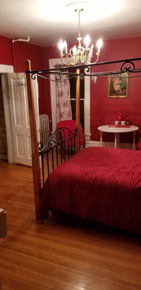 Historic Victorian Inn - photo 10