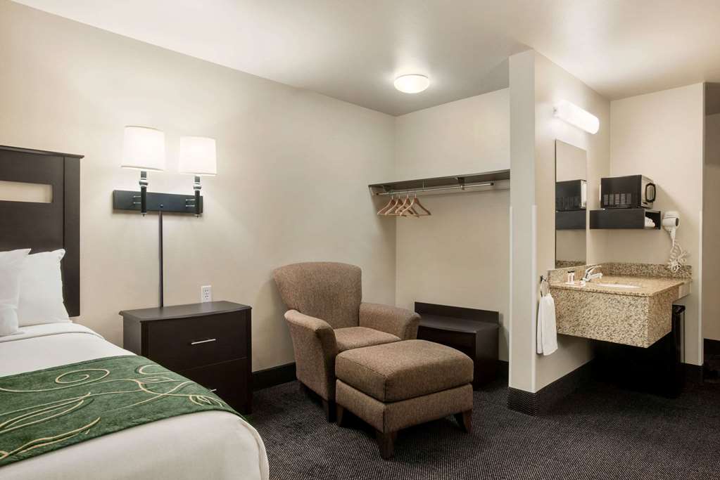 Baymont by Wyndham Glenwood - photo 11