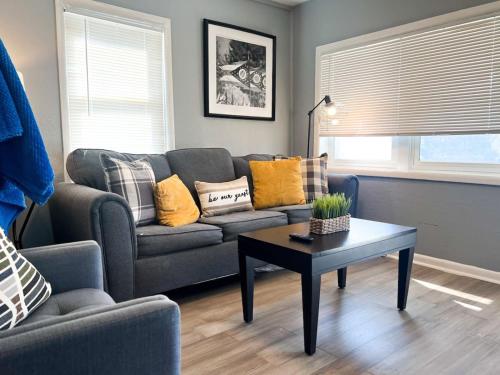 3BR 5 Beds Sleeps 7 Large Off Street Parking in Indianapolis, United States