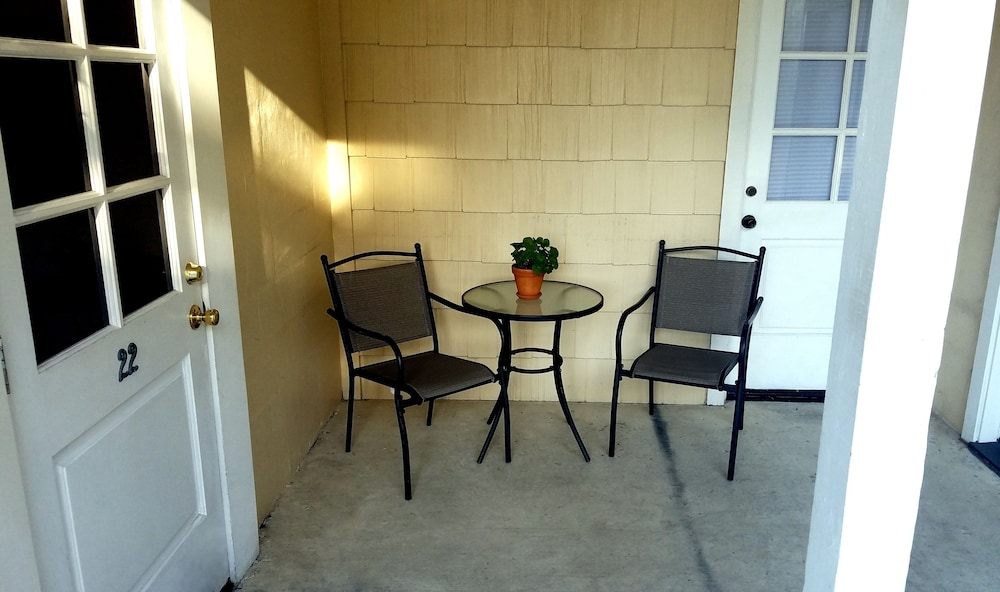 Malibu Country Inn - photo 30