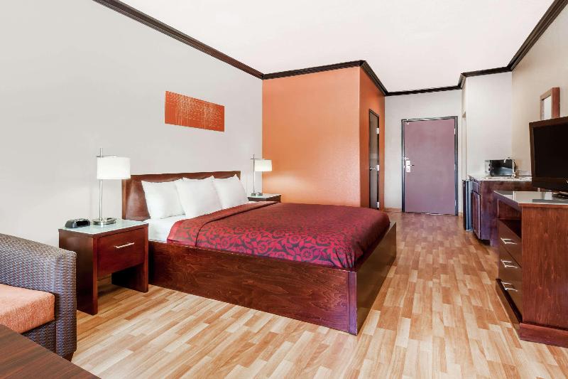 Days Inn & Suites by Wyndham Marquez - photo 10