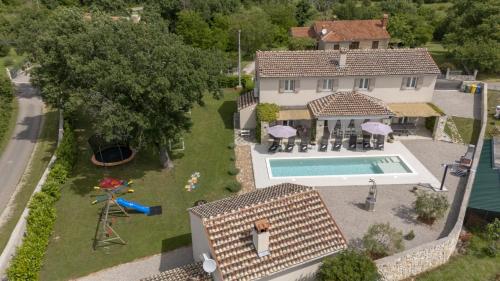 Villa Batelica in Sveti Bartul Haus für 8 10 Personen — 4-Star Luxury Hotel in Labin, Croatia