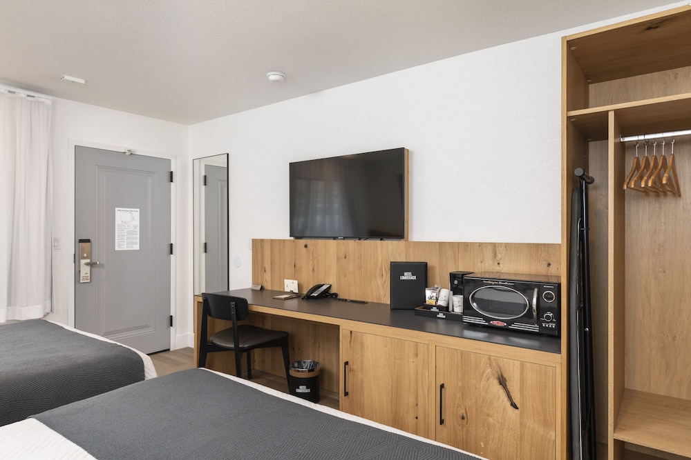 The Lumberjack Hotel - photo 6