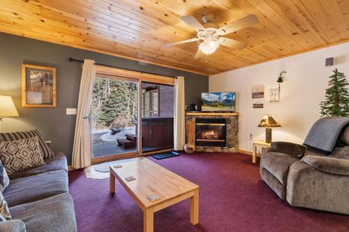 Bugle Pointe B10 by Estes Park Condos — 4-Star Luxury Hotel in Estes Park, United States