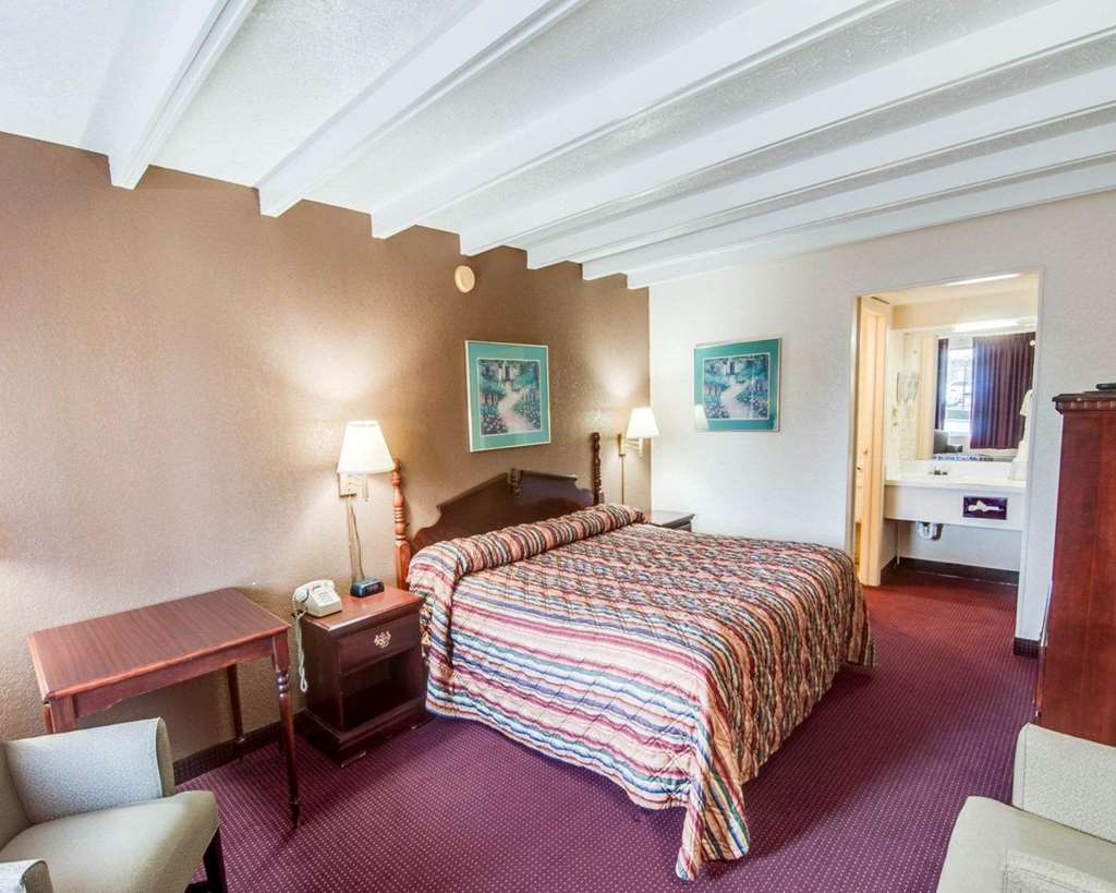 Econo Lodge Galax VA - photo 14