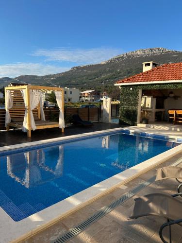 Ferienhaus Relax beheizter heated Pool — hotel in Kastel Luksic