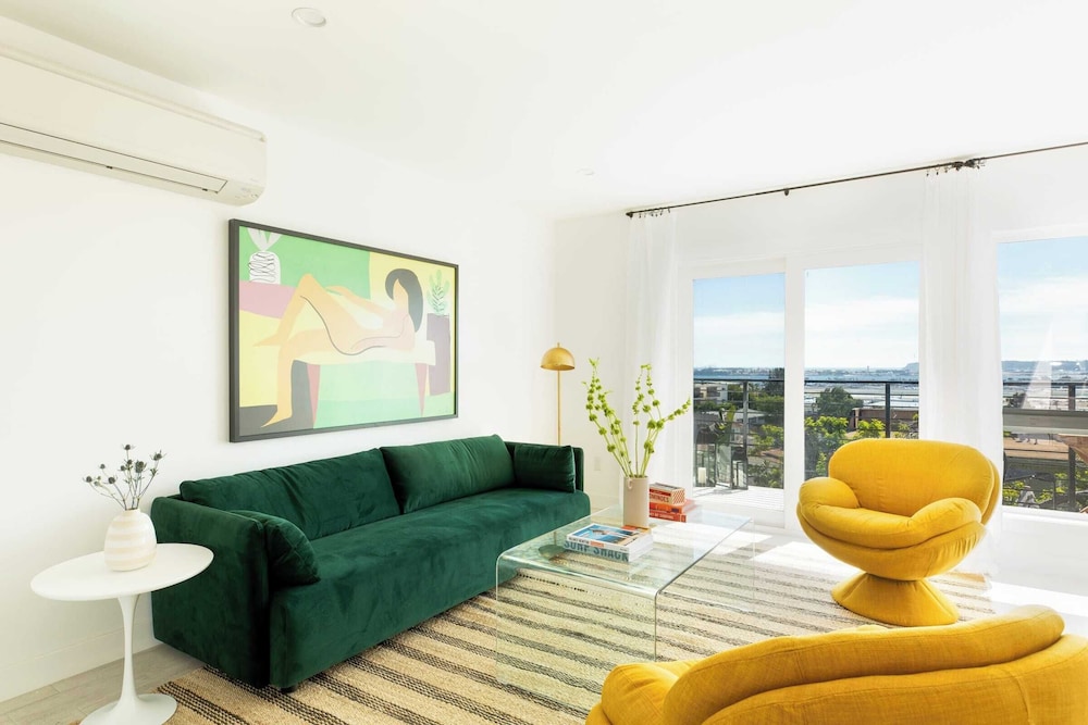 Avalon Buyout by AvantStay Mins to Gaslamp Rooftop w BBQ Sleeps 24 - photo 4