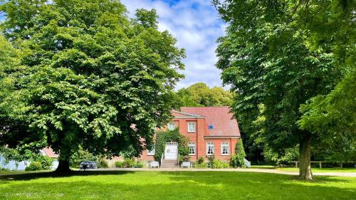 Gutshaus Krimvitz Kleines Doppelzimmer Im Obergeschoss Inklusive Fruhstuck — Putbus