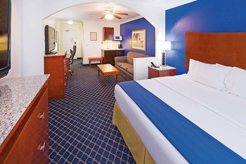 La Quinta Inn & Suites by Wyndham Dalhart - photo 28