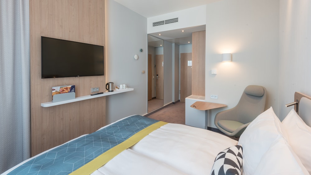 Holiday Inn Express Hotel & Suites Schulenburg by IHG - photo 19