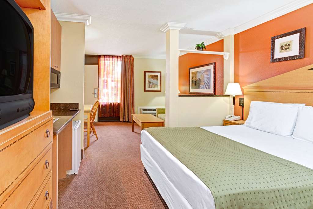 Days Inn by Wyndham Kissimmee West - photo 12
