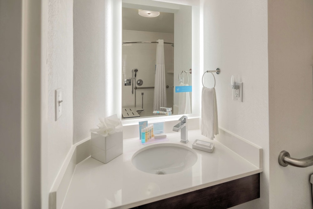 Hampton Inn Louisville Northeast - photo 25
