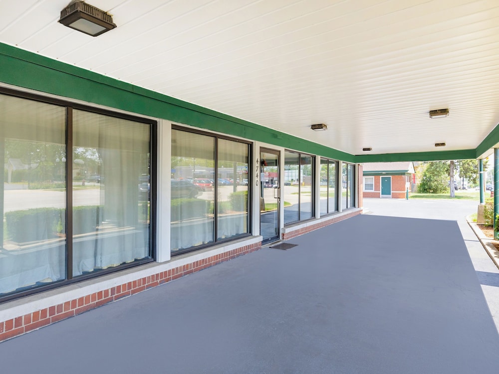 Manor Motel Near Oak Brook Chicago Westchester - photo 17