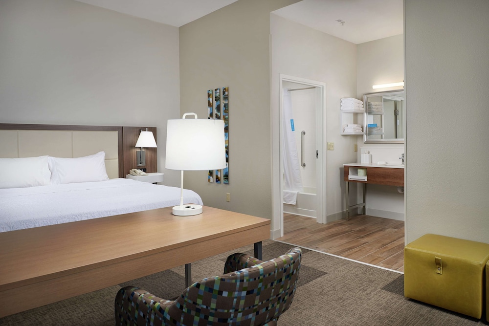 Hampton Inn & Suites Rogers - photo 16