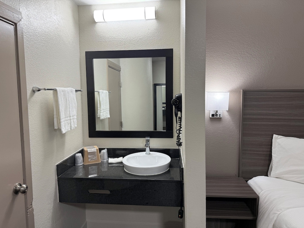 Red Roof Inn Austin Round Rock - photo 10