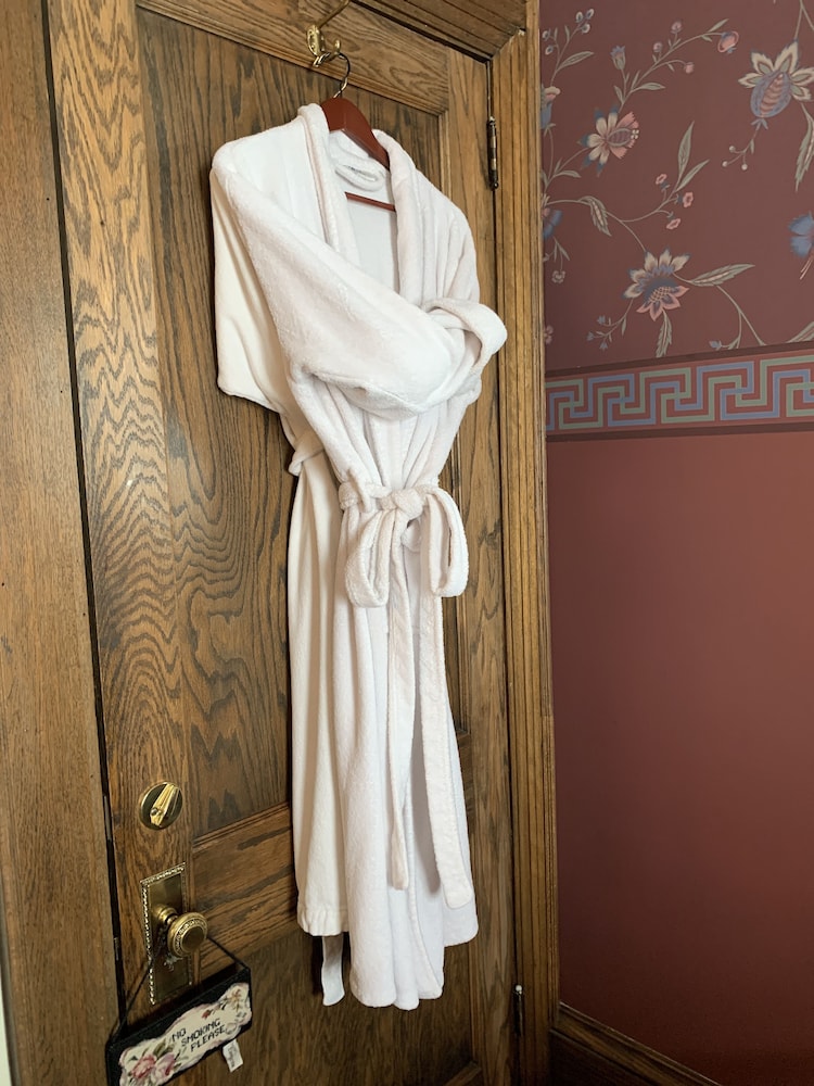 Brass Pineapple Inn - photo 26