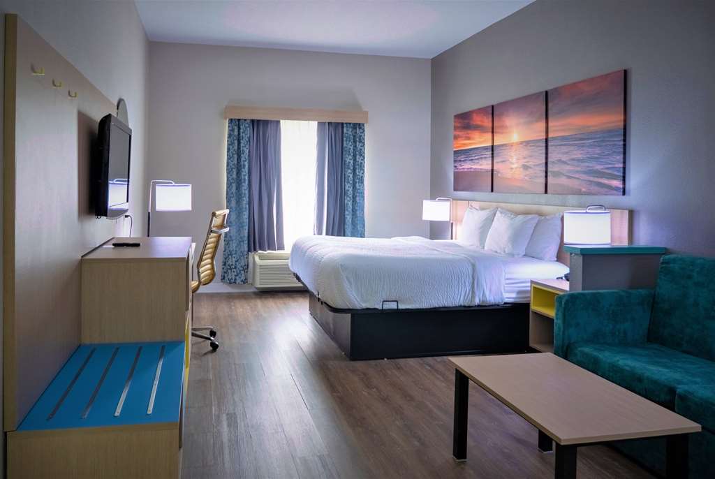 Days Inn & Suites by Wyndham Savannah North I 95 - photo 14