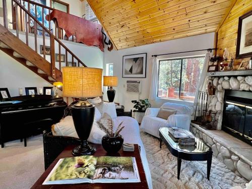 Adelaide Hill In Pine Mountain Club Breathtaking Views 3Bd 3Bth Spa Tub — hotel in Pine Mountain Club