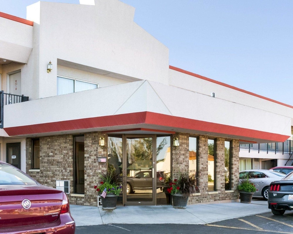 Econo Lodge Wall - photo 31