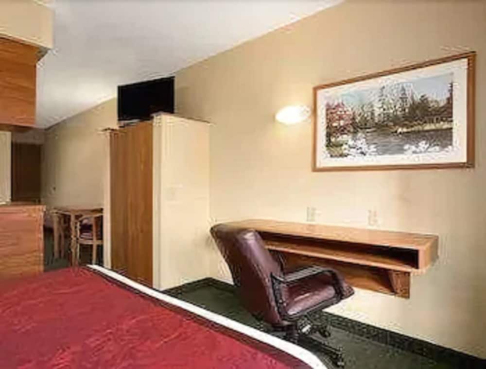 Days Inn & Suites by Wyndham Lafayette IN - photo 14