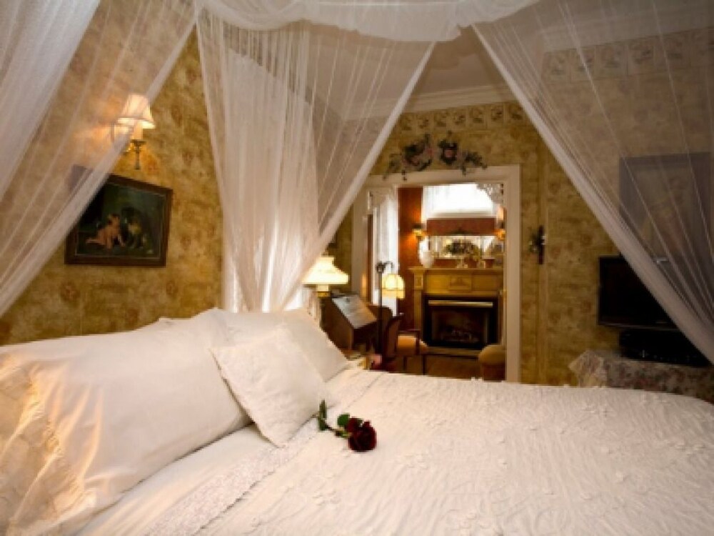 Port City Victorian Inn - photo 10