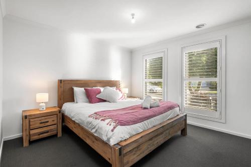 Family Friendly 4br Mount Duneed Manor — Mount Duneed