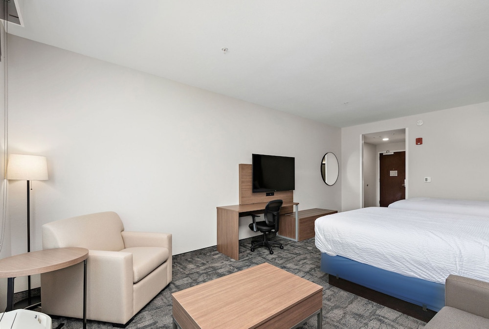 Holiday Inn Exp Parkville - photo 16