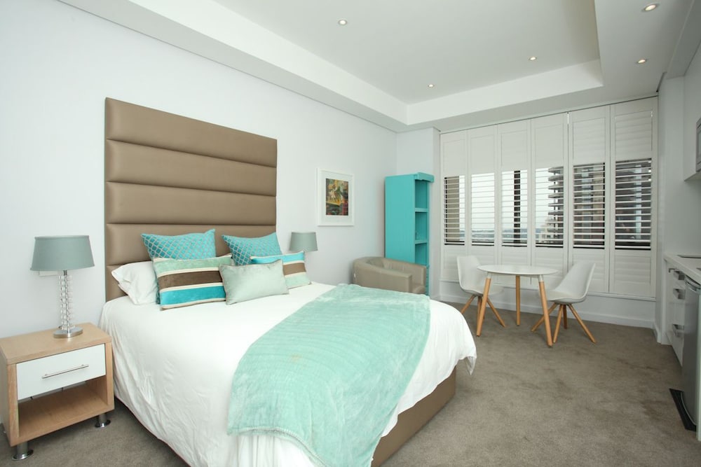 Sandton Skye Unit 702