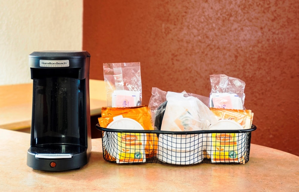 Red Roof Inn Greensboro Coliseum - photo 3