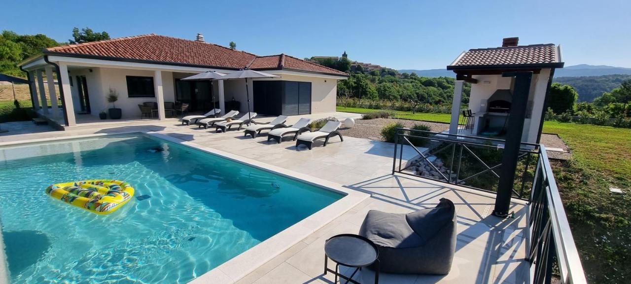 Villa Green Forest with wellness and heated salty pool — 4-Star Luxury Hotel in Hum Na Sutli, Croatia