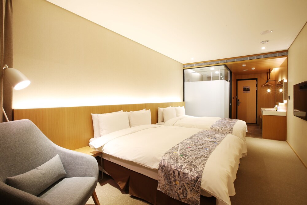 Mega Hotel - carbon neutral hotel in Jiayi Shi