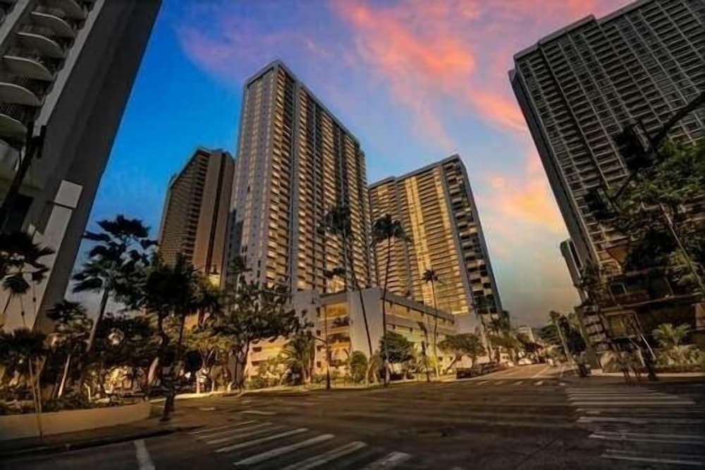 Spacious and Comfortable Ocean View Waikiki Banyan Condo FREE Parking by Koko Resort Vacation Rentals - photo 28