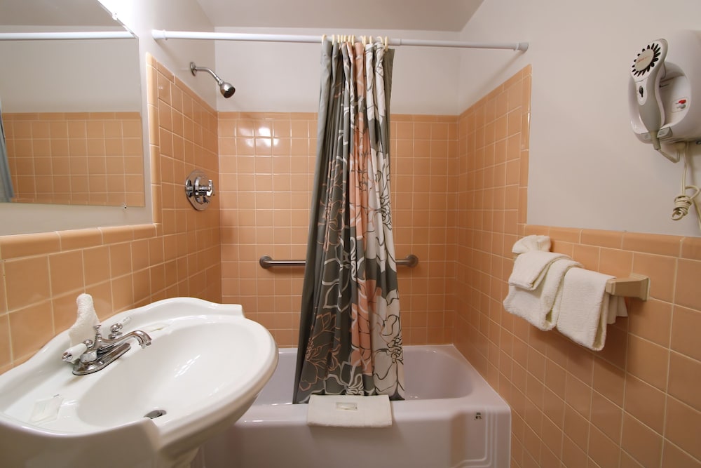 Colonial Inn Seekonk - photo 30