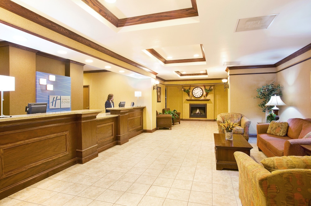Holiday Inn Express & Suites Mattoon an IHG Hotel - photo 3