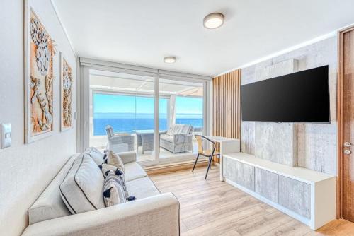 Infinite Coast 2BR with pool & free parking — 4-Star Luxury Hotel in Vina Del Mar, Chile