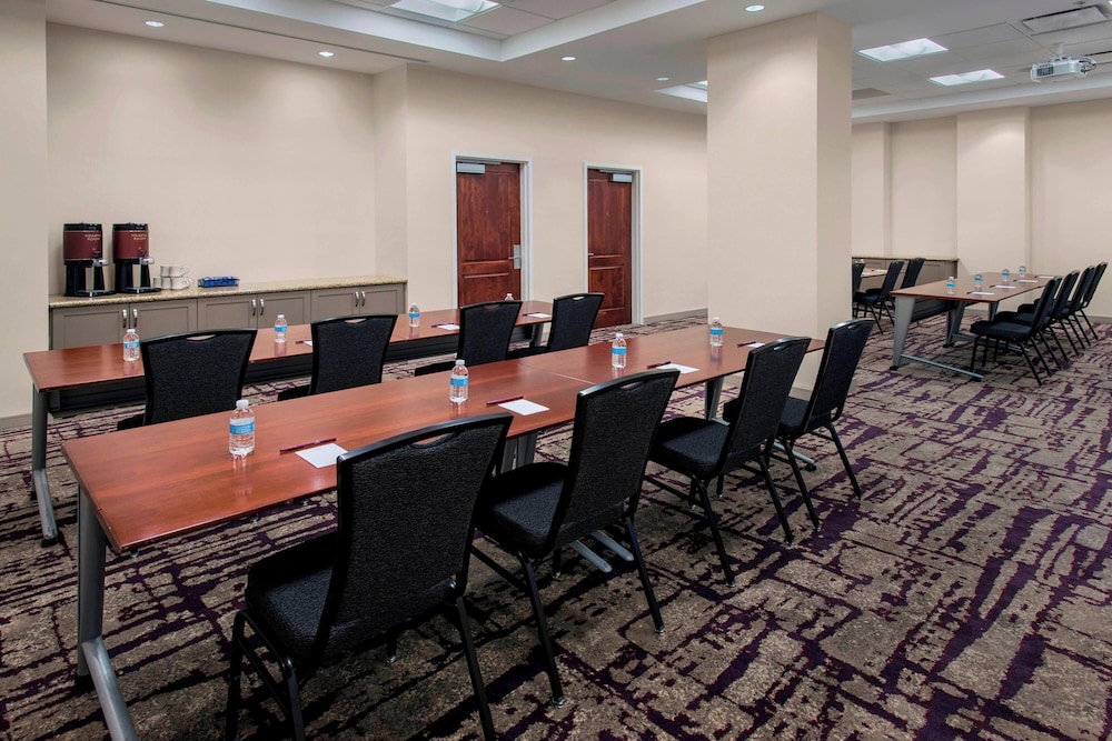 Residence Inn Alexandria Old Town South at Carlyle - photo 32