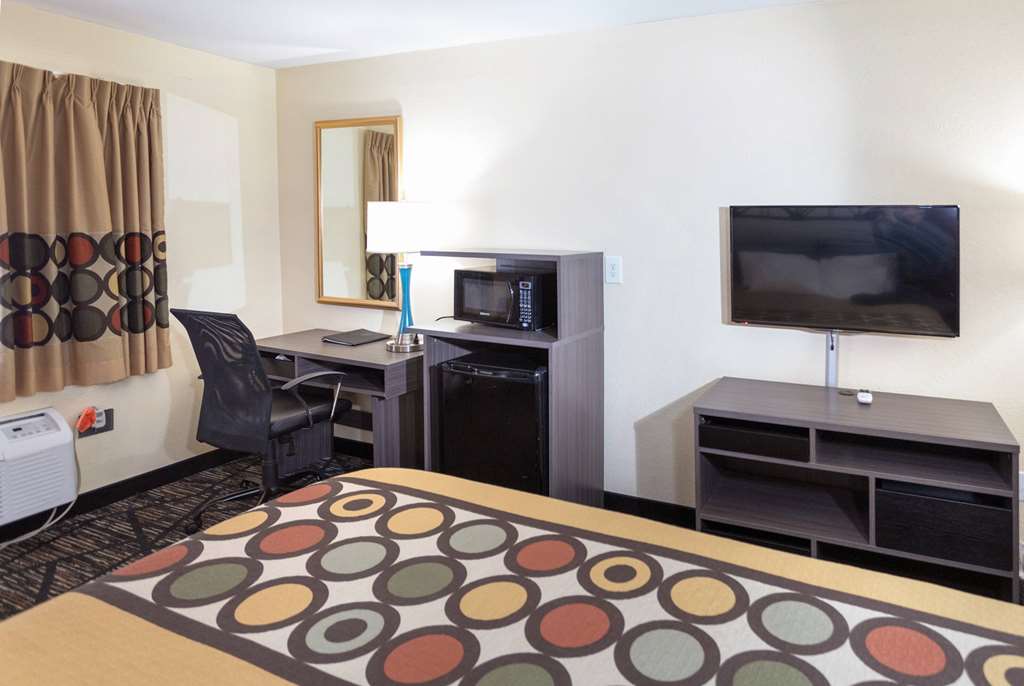 Super 8 by Wyndham Big Rapids - photo 27