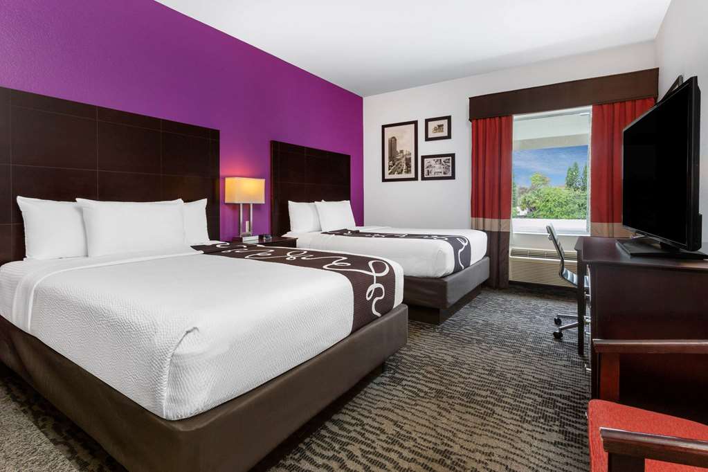 La Quinta Inn & Suites by Wyndham Tampa Bay Area Tampa South - featured photo