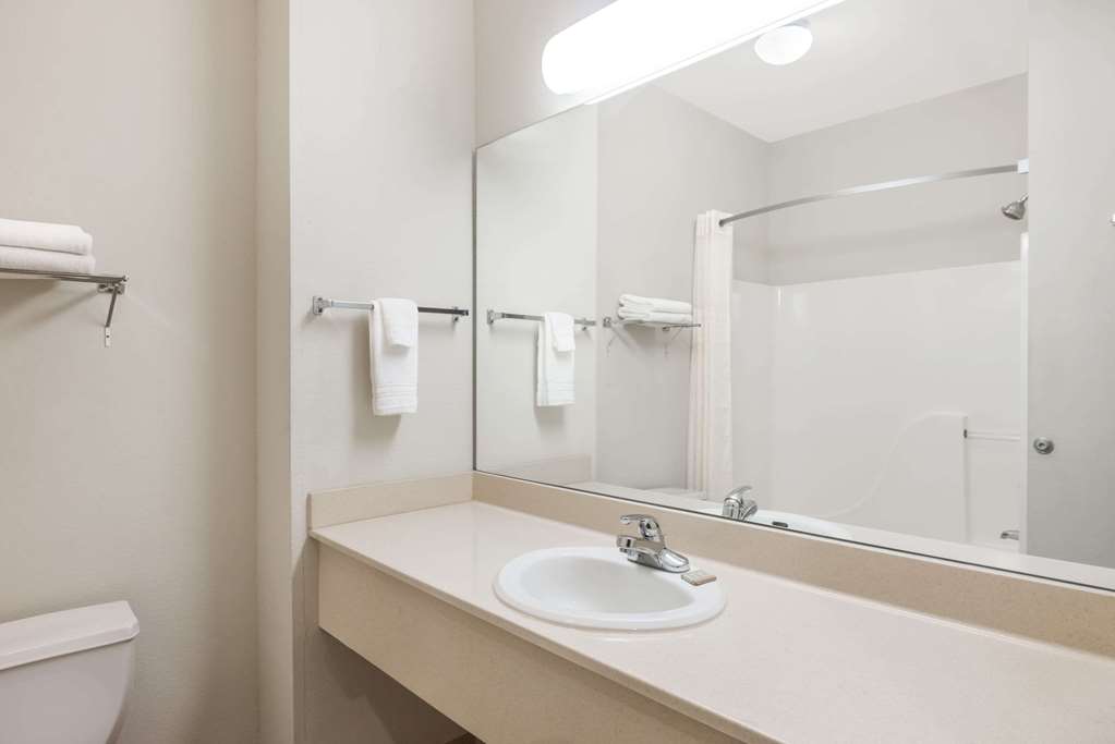 Super 8 by Wyndham Columbia East - photo 12