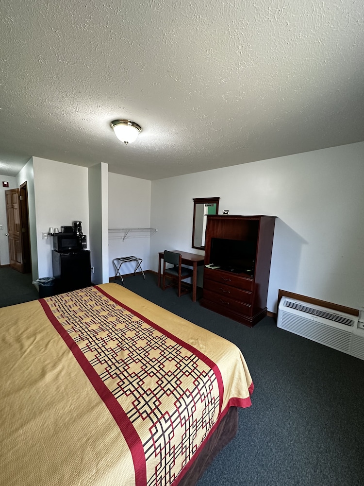 Attica Inn - photo 24