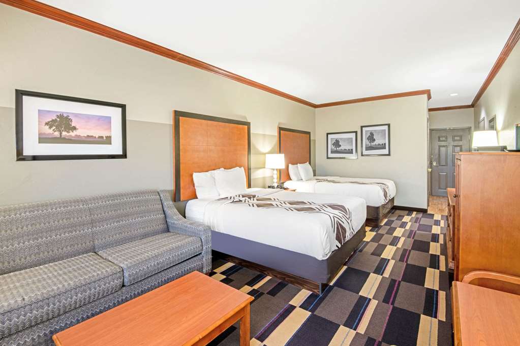 La Quinta Inn & Suites by Wyndham Oklahoma City Moore - photo 11