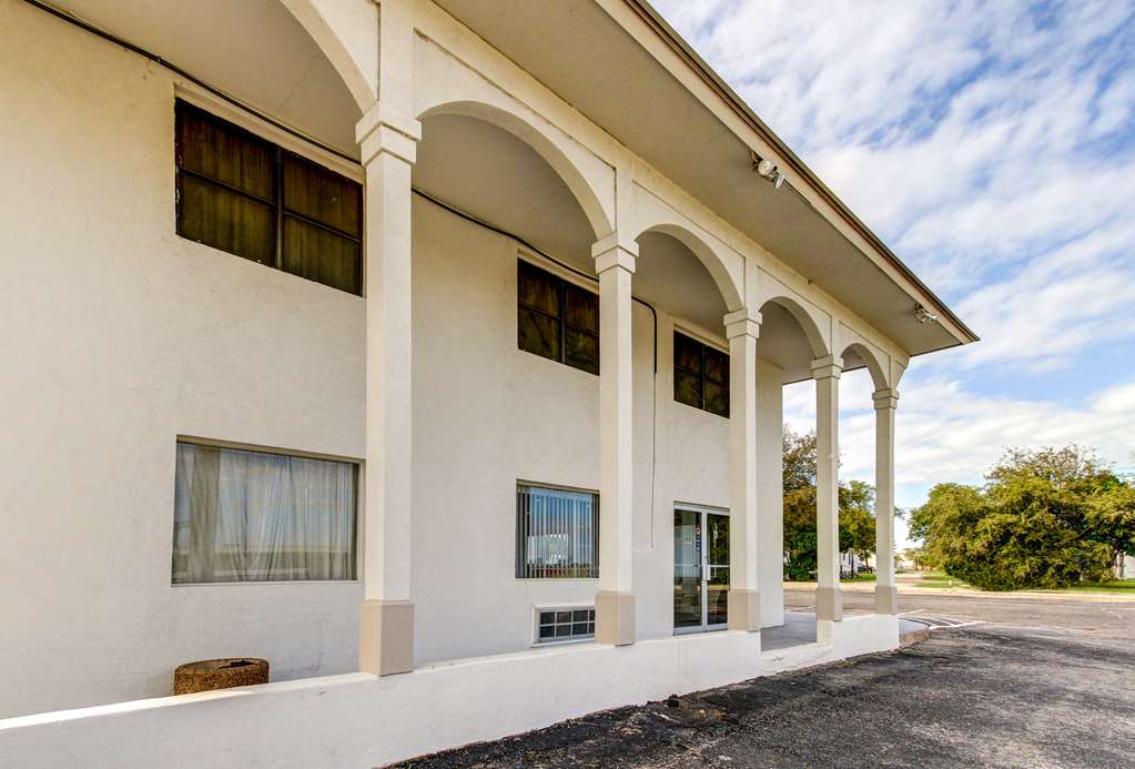 Motel 6 Waco Lacy Lakeview - photo 5