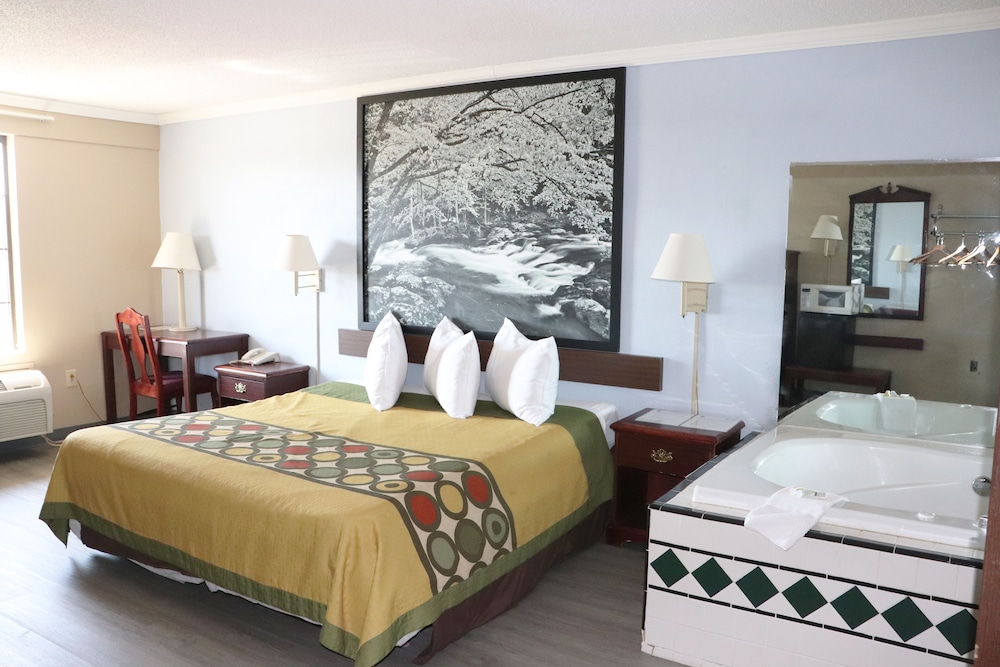 Super 8 by Wyndham Clarksville East - photo 10
