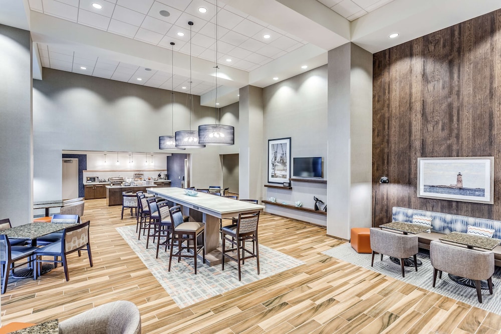 Hampton Inn & Suites Kittery Portsmouth - photo 4