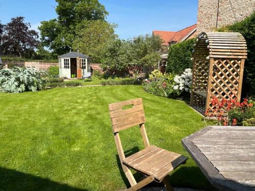 Pretty Garden Cottage