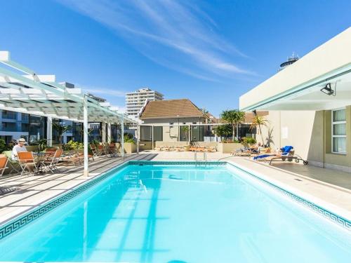 Apartment in Seapoint Pool and free parking.