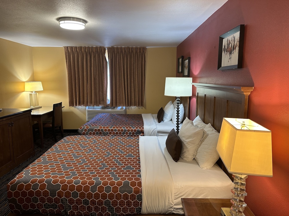 The Royal Victorian Motel - photo 17