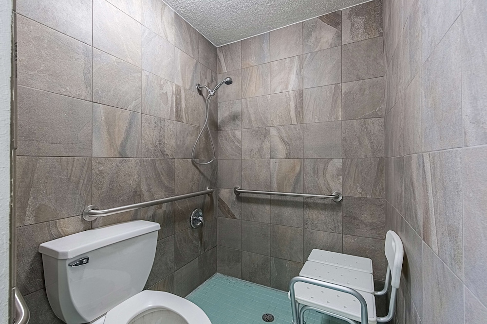 Motel 6 Pekin IL - photo 4