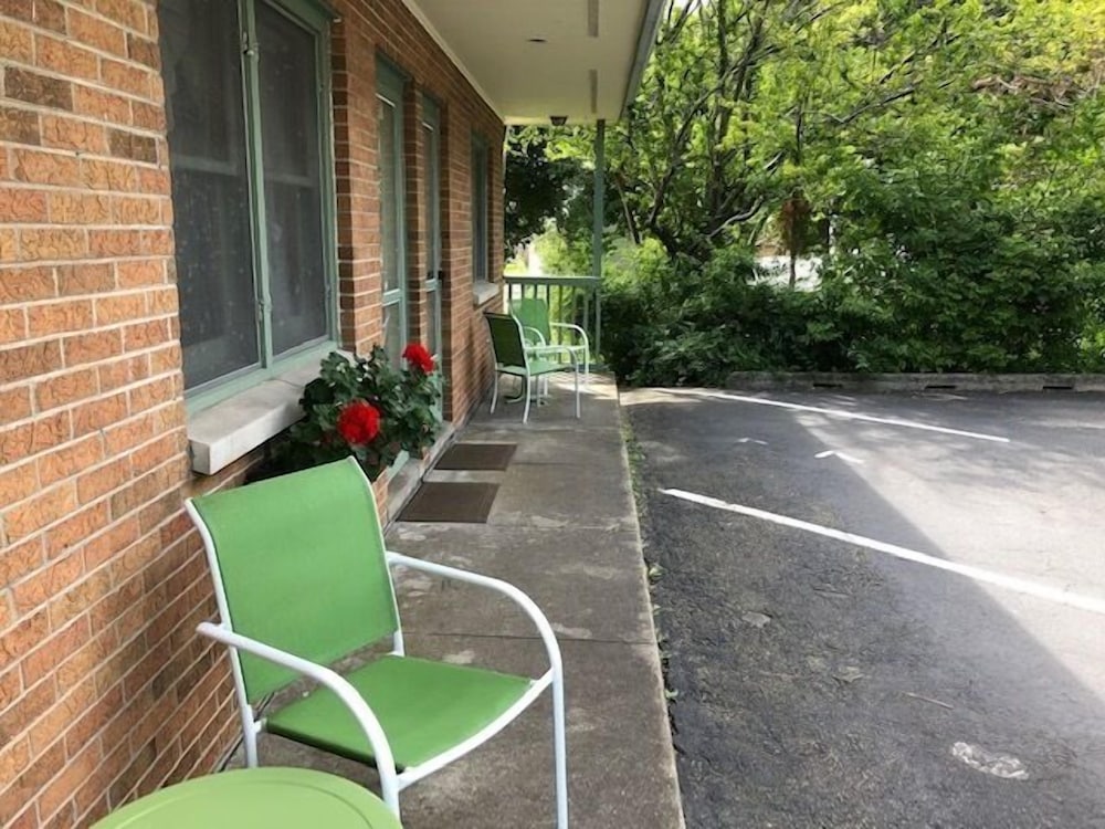 Ludington Blue Spruce Inn - photo 31