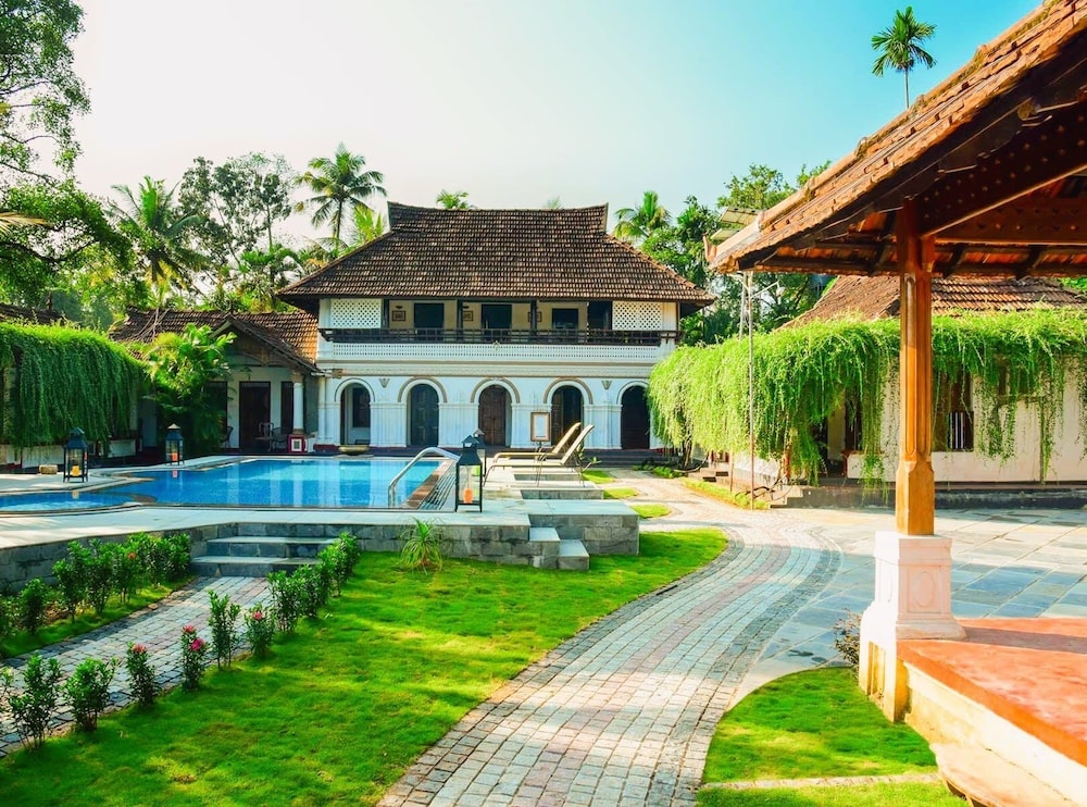 Kumarakom Tharavadu Heritage Hotel in Kottayam, India